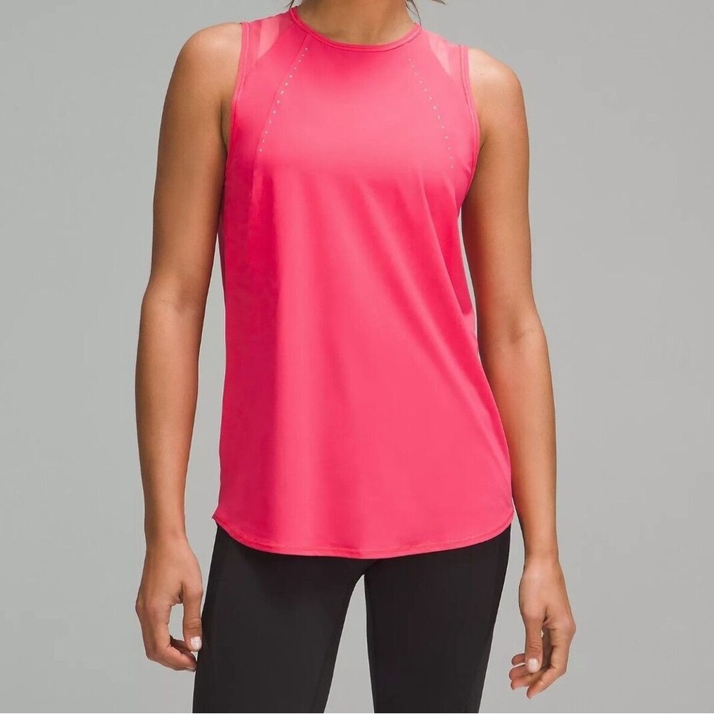 Lululemon Sculpt Tank Top
Lip Gloss Size 4 EUC